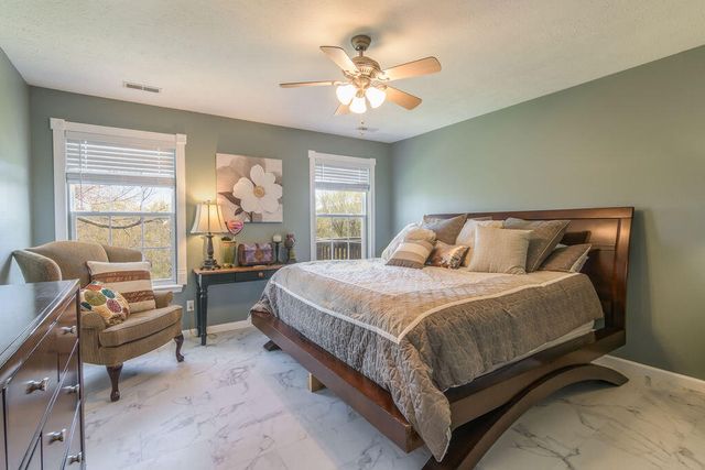 48 Irish Hills Boulevard, Kimberling City, MO 65686