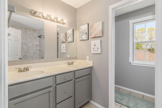 48 Irish Hills Boulevard, Kimberling City, MO 65686