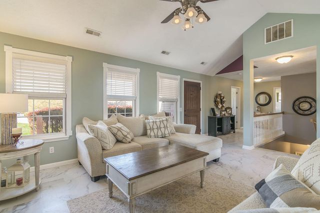 48 Irish Hills Boulevard, Kimberling City, MO 65686