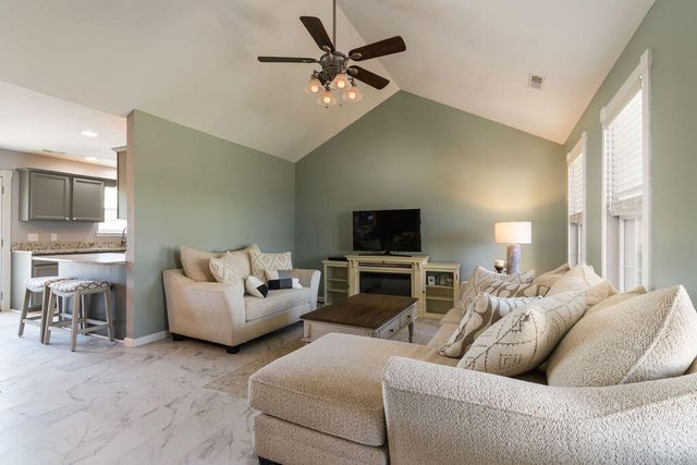 48 Irish Hills Boulevard, Kimberling City, MO 65686