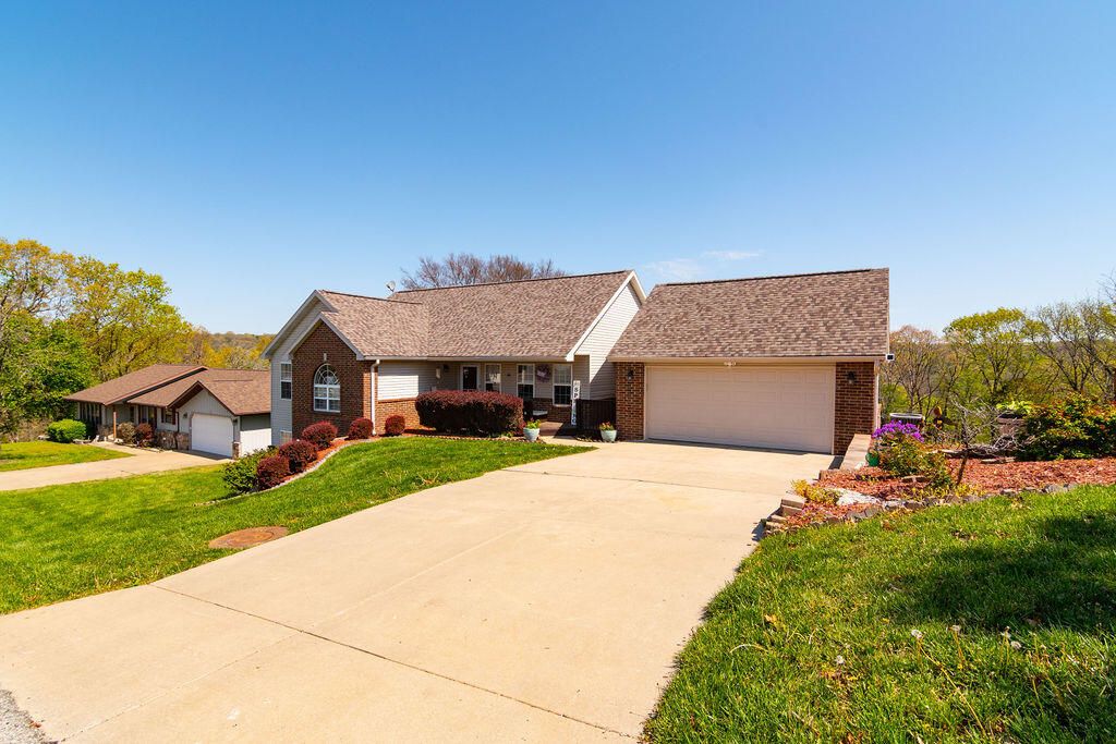 48 Irish Hills Boulevard, Kimberling City, MO 65686
