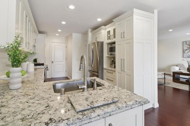 190 Granada Drive, Mountain View, CA 94043