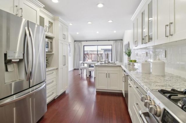 190 Granada Drive, Mountain View, CA 94043