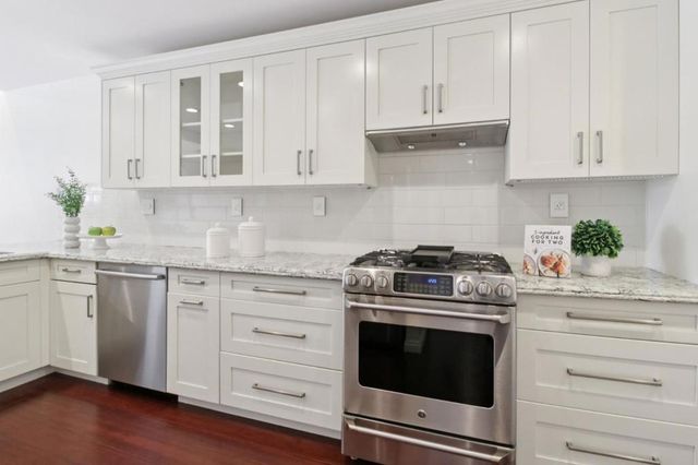 190 Granada Drive, Mountain View, CA 94043