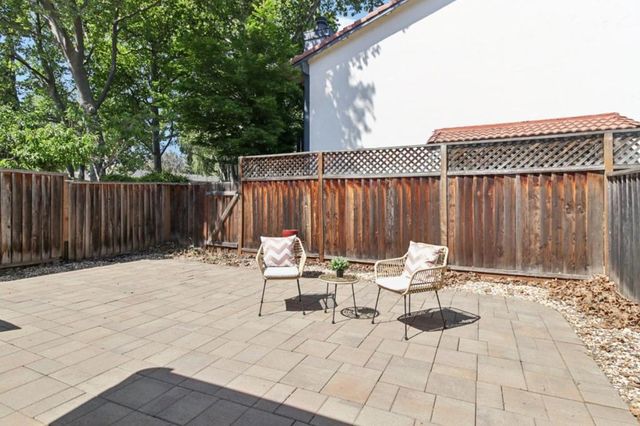 190 Granada Drive, Mountain View, CA 94043