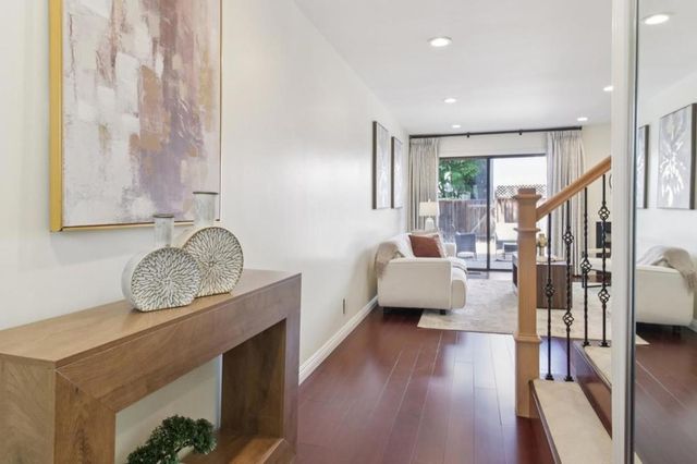 190 Granada Drive, Mountain View, CA 94043