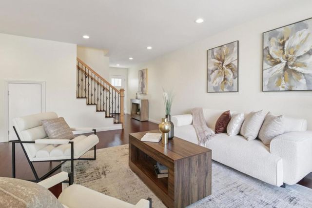 190 Granada Drive, Mountain View, CA 94043