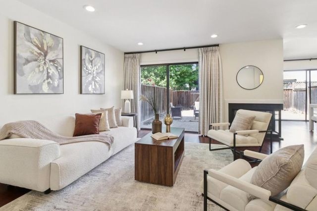 190 Granada Drive, Mountain View, CA 94043