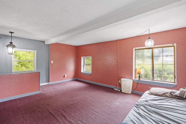 236 North Main Street, Franklin, NH 03235