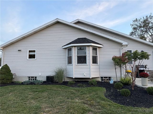 4753 East Highland Parkway, Hamburg, NY 14219