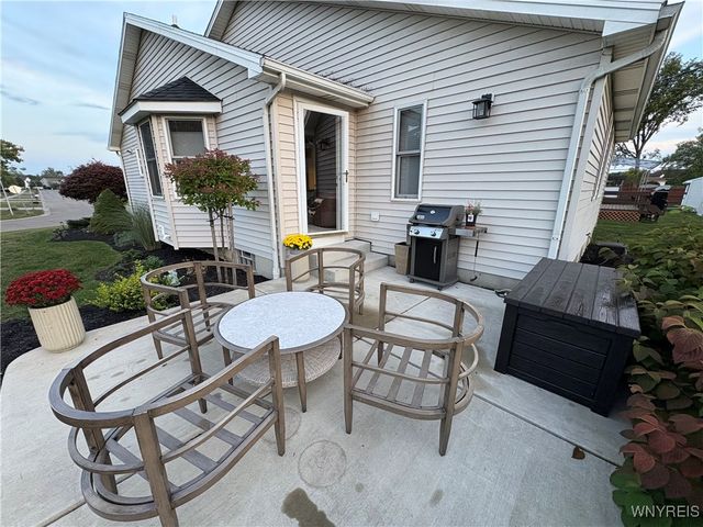 4753 East Highland Parkway, Hamburg, NY 14219