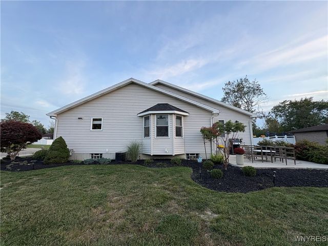 4753 East Highland Parkway, Hamburg, NY 14219