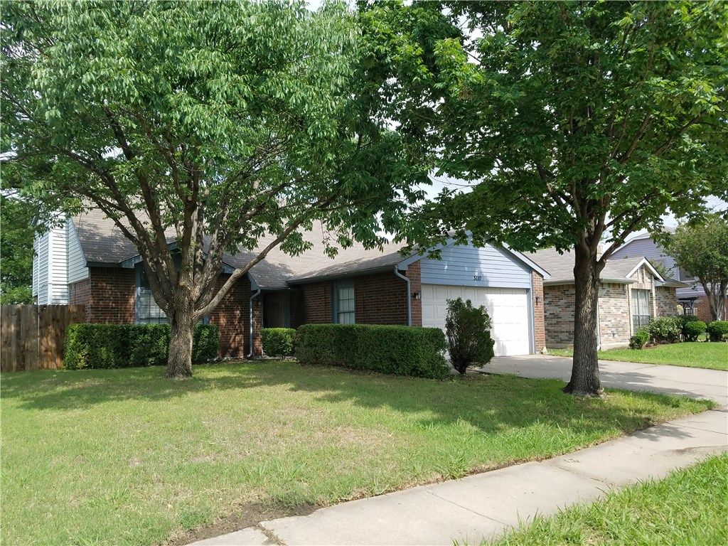 5110 Redwater Drive, Arlington, TX 76018