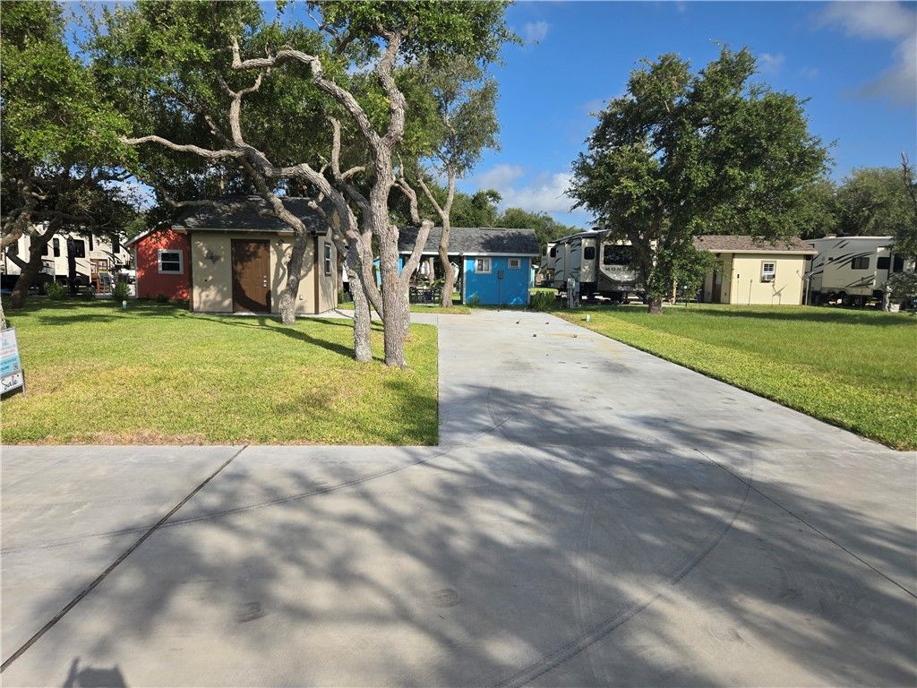 1406 W Corpus Christi St 57, Rockport, TX 78382 — photo 2