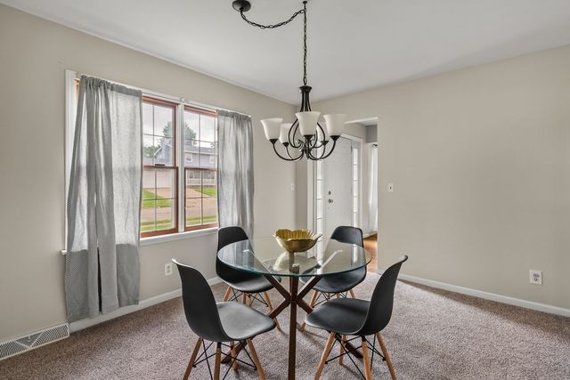 1919 E 32nd Street, Davenport, IA 52807