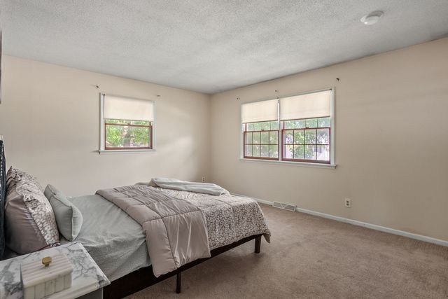 1919 E 32nd Street, Davenport, IA 52807