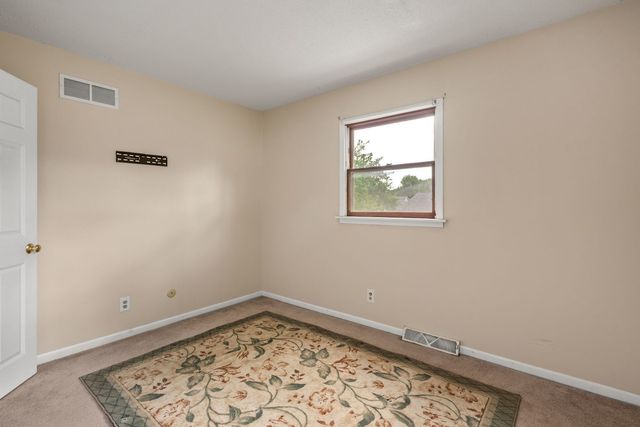 1919 E 32nd Street, Davenport, IA 52807