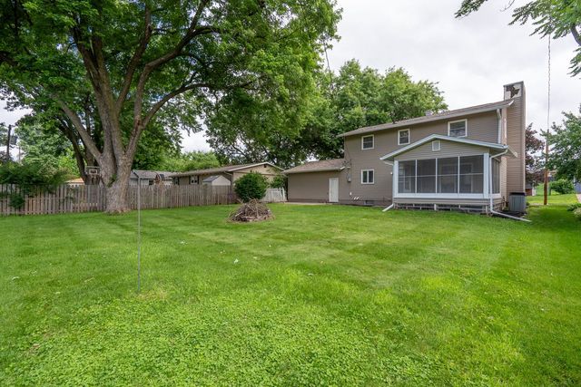1919 E 32nd Street, Davenport, IA 52807