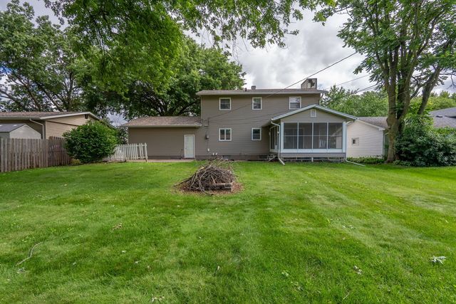 1919 E 32nd Street, Davenport, IA 52807