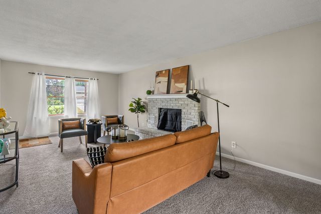 1919 E 32nd Street, Davenport, IA 52807
