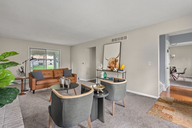 1919 E 32nd Street, Davenport, IA 52807
