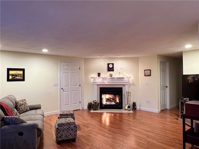 29 Swan Court, North Providence, RI 02904