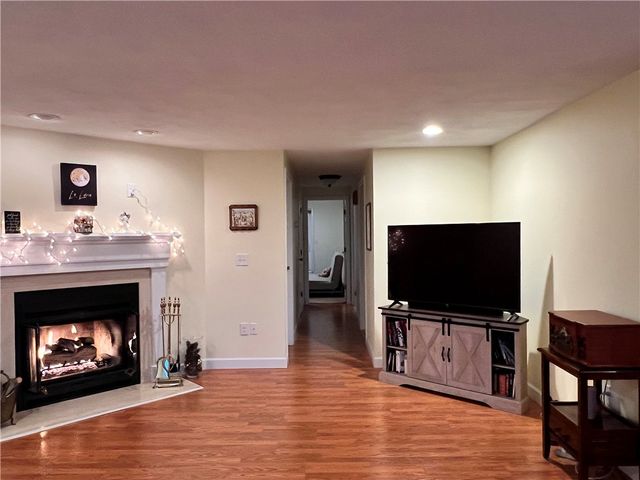 29 Swan Court, North Providence, RI 02904