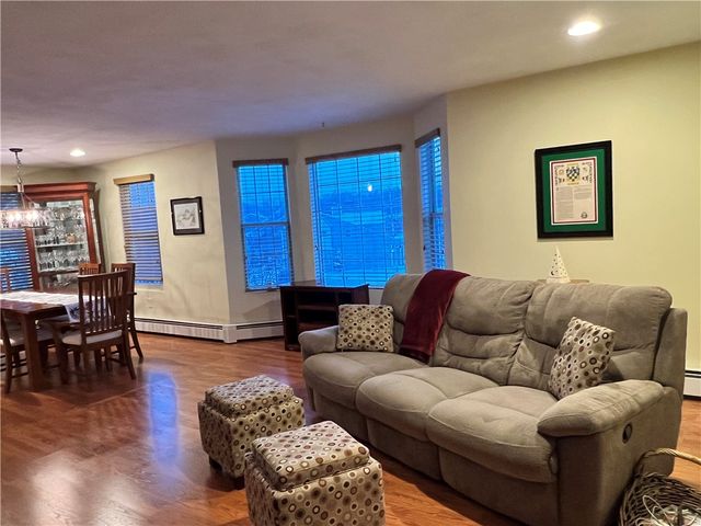29 Swan Court, North Providence, RI 02904