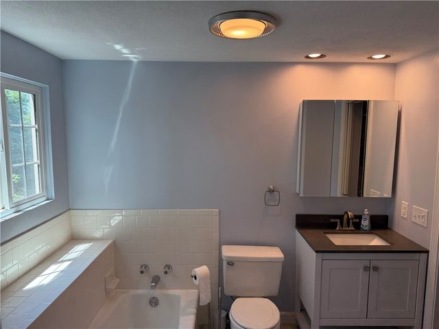 29 Swan Court, North Providence, RI 02904
