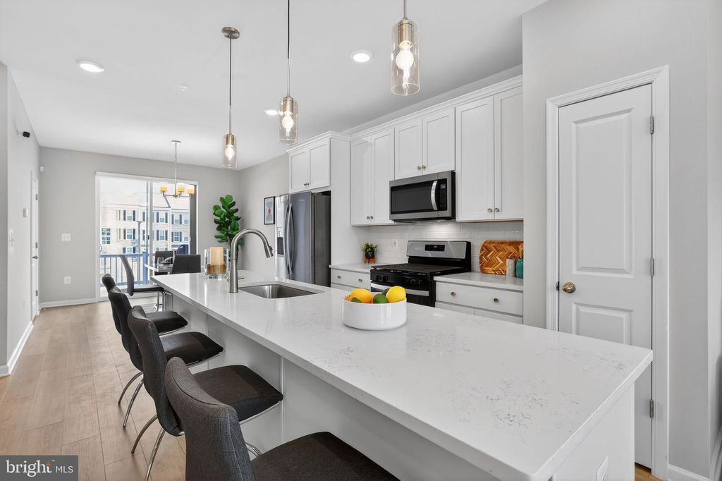 Image 10 of property listing at 1017 VILLAGE CLUB ALY, Montgomery Village, MD 20886