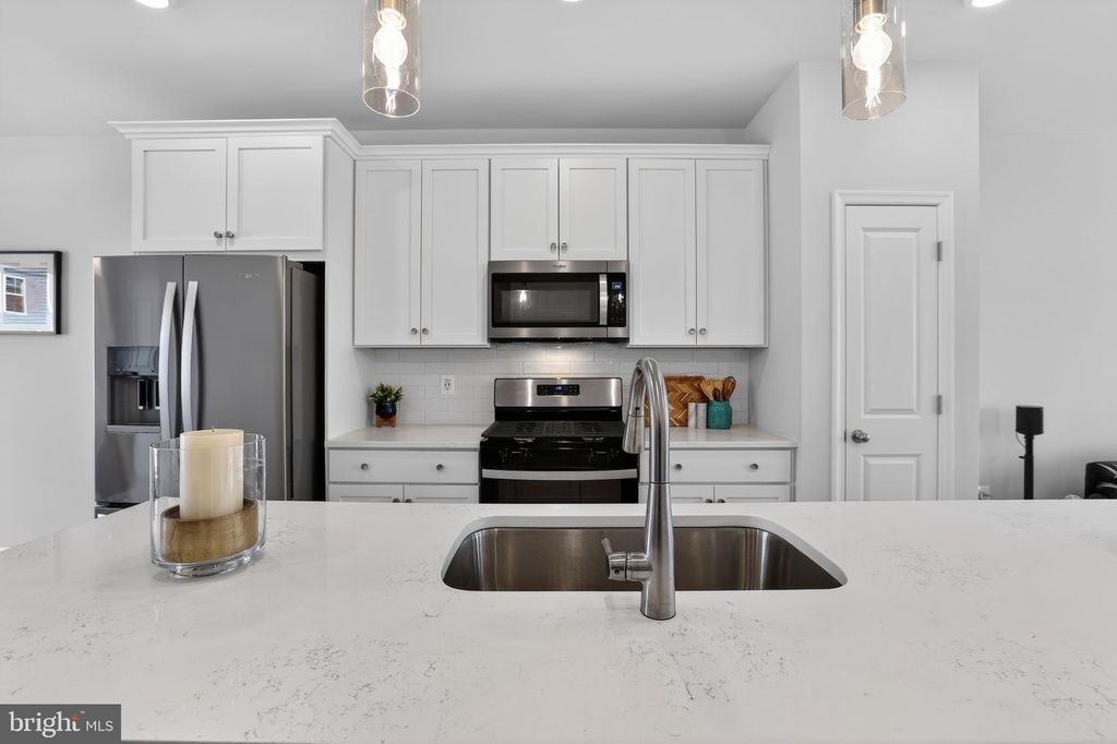 Image 11 of property listing at 1017 VILLAGE CLUB ALY, Montgomery Village, MD 20886