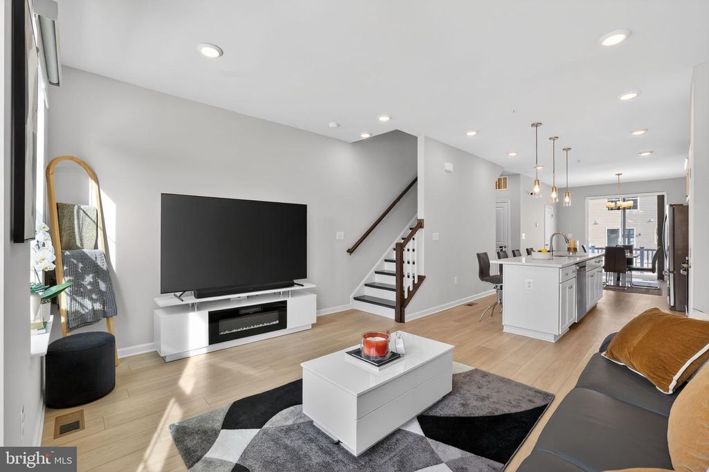 Image 2 of property listing at 1017 VILLAGE CLUB ALY, Montgomery Village, MD 20886