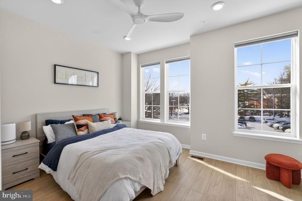 Image 22 of property listing at 1017 VILLAGE CLUB ALY, Montgomery Village, MD 20886