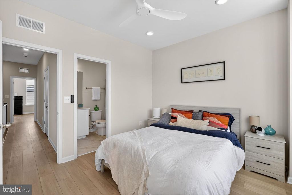 Image 23 of property listing at 1017 VILLAGE CLUB ALY, Montgomery Village, MD 20886