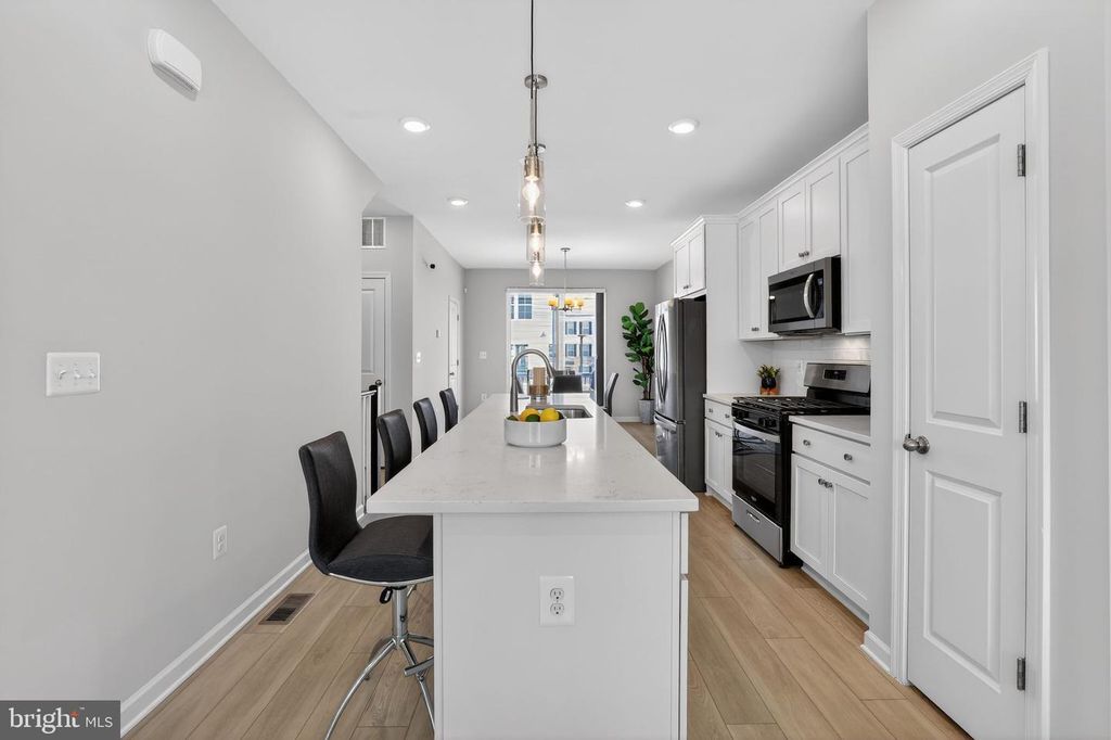 Image 9 of property listing at 1017 VILLAGE CLUB ALY, Montgomery Village, MD 20886