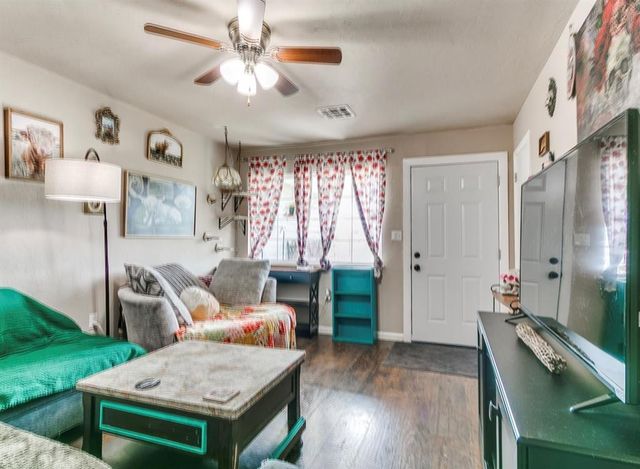 411 E Chestnut, Noble, OK 73068