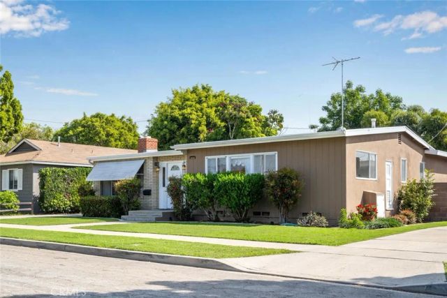 2660 Gondar Avenue, Long Beach, CA 90815