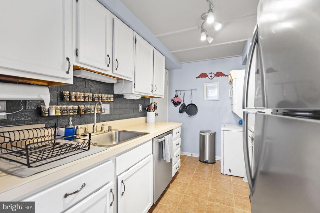 528 GLEN CT, Glen Burnie, MD 21061