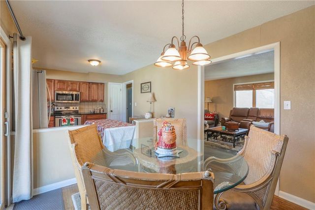 305 SW Marion Lane, Lee's Summit, MO 64081