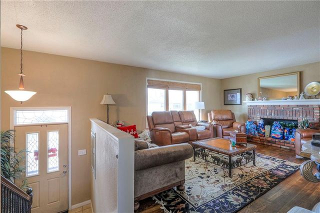 305 SW Marion Lane, Lee's Summit, MO 64081