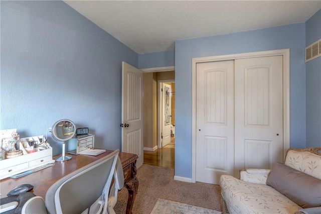 305 SW Marion Lane, Lee's Summit, MO 64081