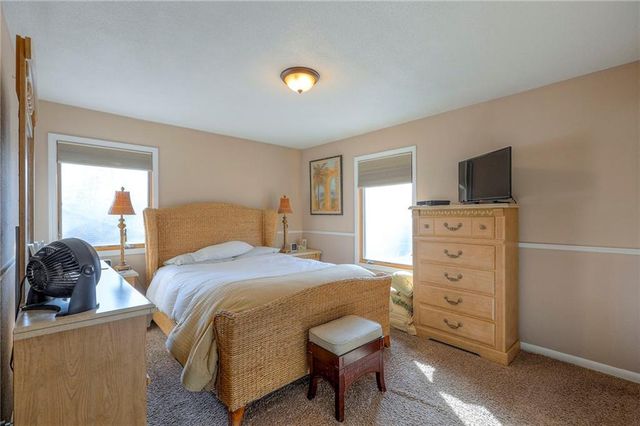 305 SW Marion Lane, Lee's Summit, MO 64081