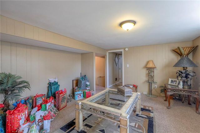 305 SW Marion Lane, Lee's Summit, MO 64081