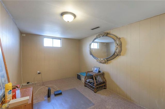 305 SW Marion Lane, Lee's Summit, MO 64081