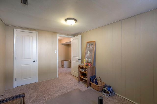 305 SW Marion Lane, Lee's Summit, MO 64081