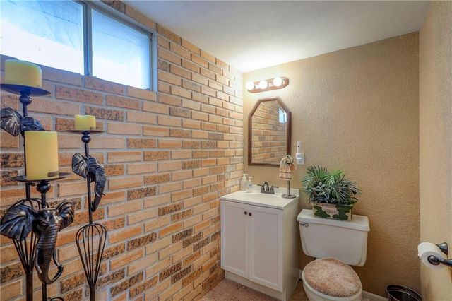 305 SW Marion Lane, Lee's Summit, MO 64081