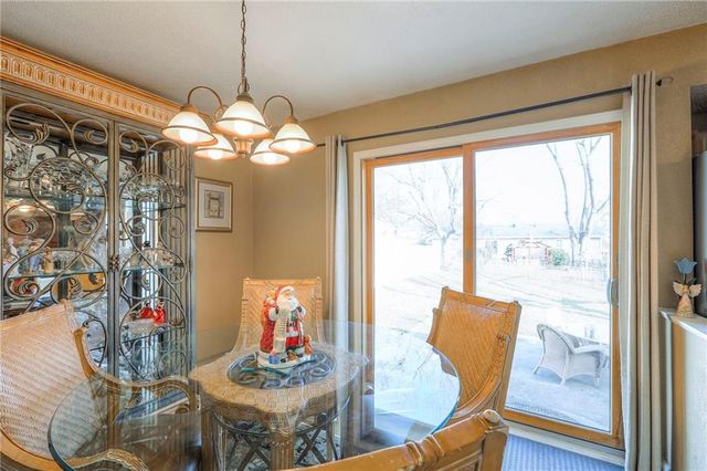 305 SW Marion Lane, Lee's Summit, MO 64081