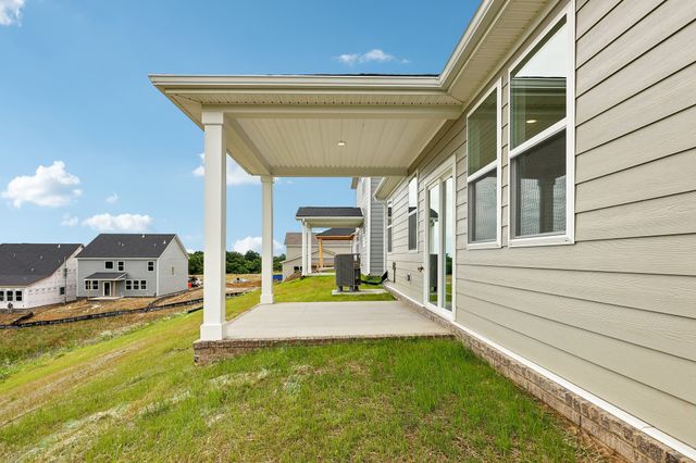 1087 Large Poppy Dr, La Vergne, TN 37086