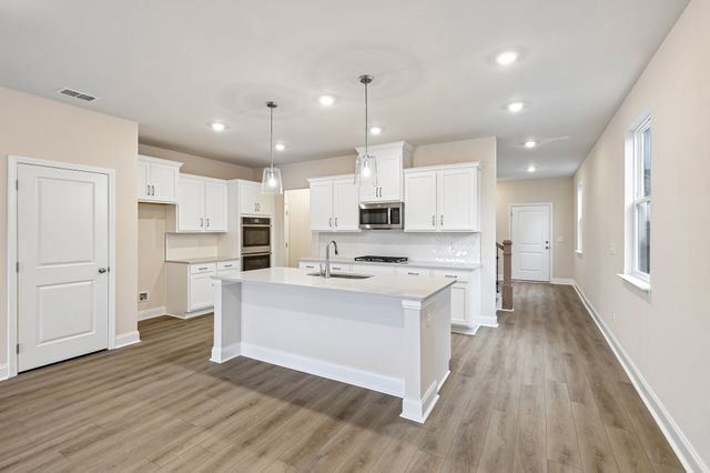 1087 Large Poppy Dr, La Vergne, TN 37086