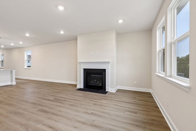 1087 Large Poppy Dr, La Vergne, TN 37086